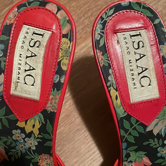 Gorgeous vintage Isaac Mizrahi Slides, material is blue fabric with red leather. - Picture 3 of 5